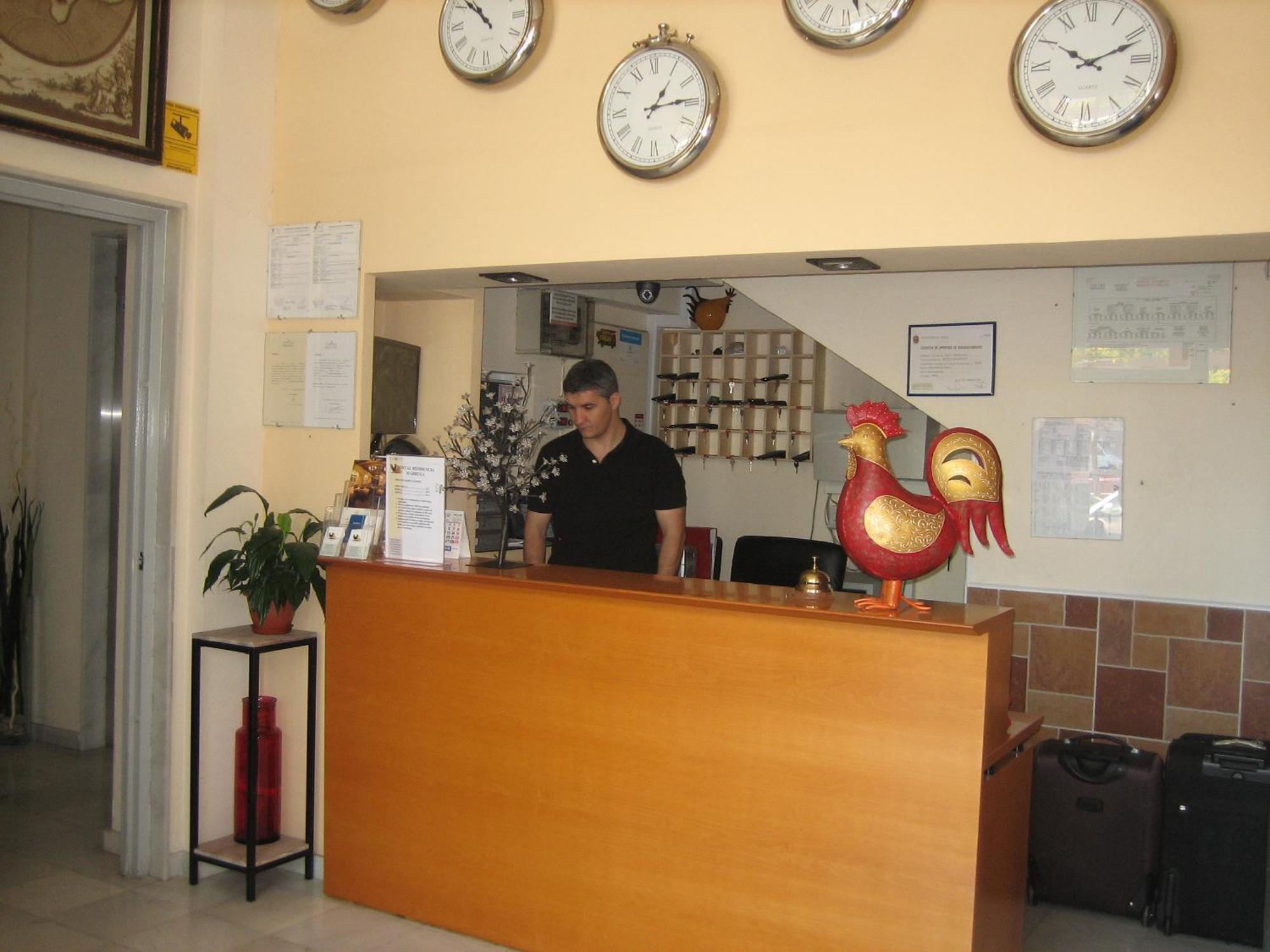 Hostal Madruga Elche Exterior photo